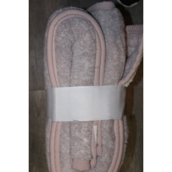 NWT UGG HOME REVERSIBLE PLUSH PINK FOG SHERPA THROW 50 X 70 - Picture 5 of 6